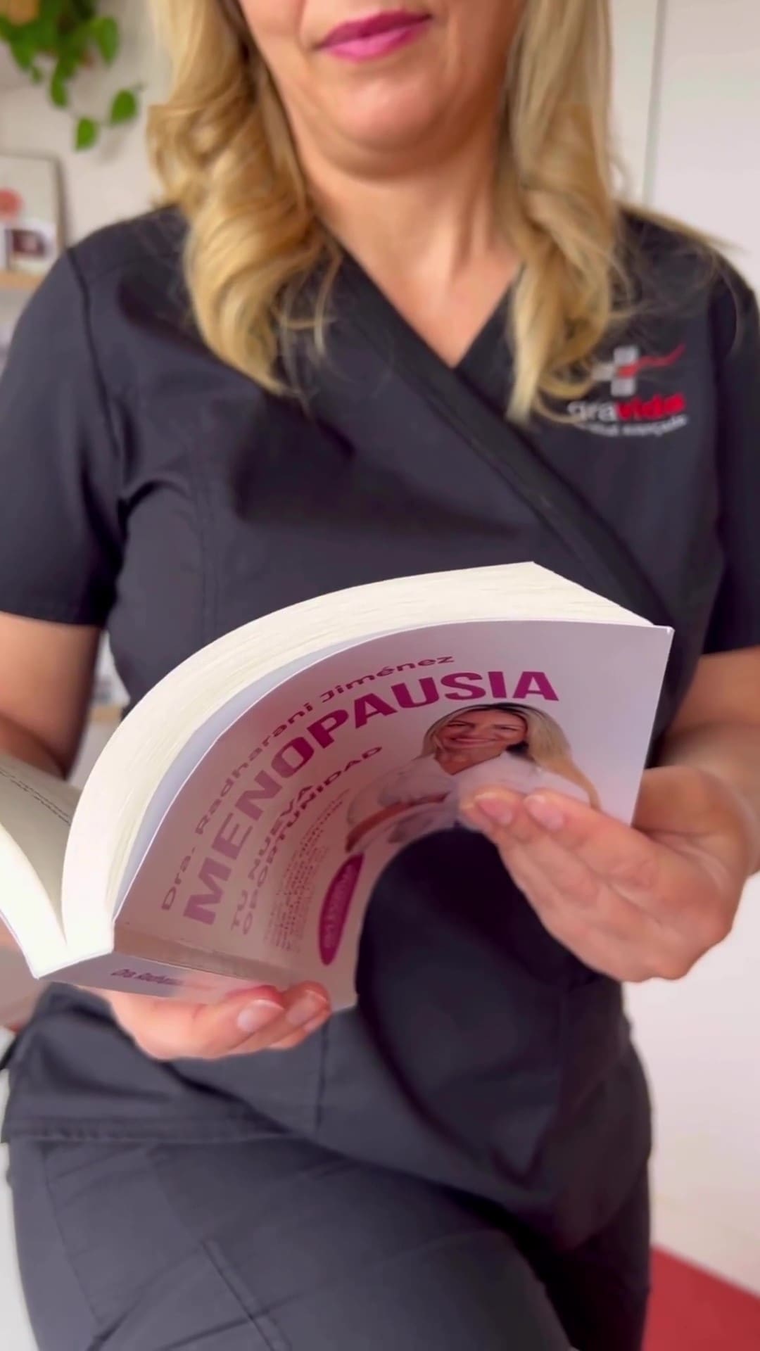 Explorando la Menopausia: Una Guía Profunda de la Dra. Jiménez, Ginecóloga Colaboradora en Gravida