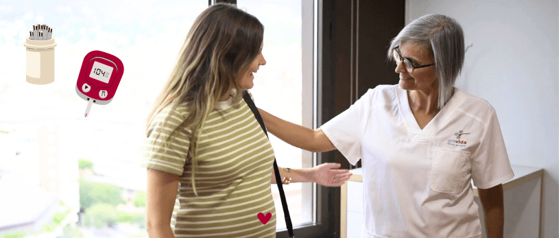 dra galindo saludando paciente embarazada sonriente